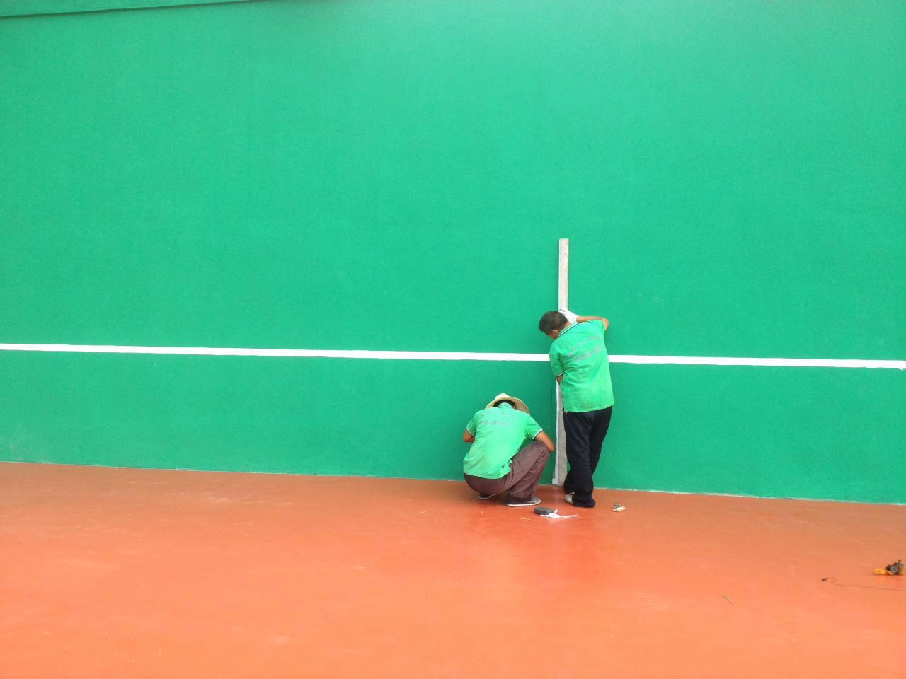 工程學(xué)院網(wǎng)球場(chǎng)，機(jī)打訓(xùn)練墻